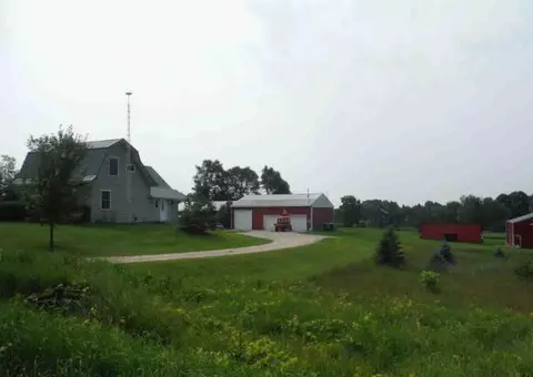 8051 W Broomfield Rd, Remus, MI 49340