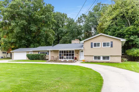 3101 Fleetwood Dr, Portage, MI 49024