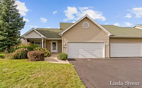 1103 Fountain View Cir #1, Holland, MI 49423