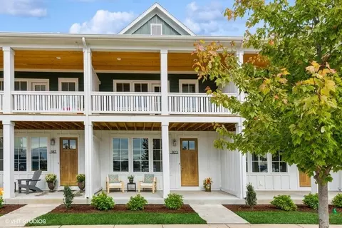 923 Harbor Dr E, St. Joseph, MI 49085