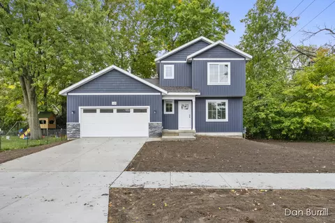 123 Cedar St, Wayland, MI 49348
