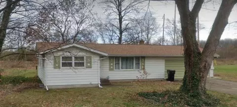 750 Glenview Dr, Plainwell, MI 49080