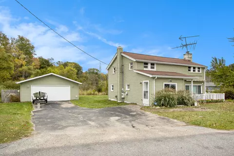 62399 41st St, Paw Paw, MI 49079