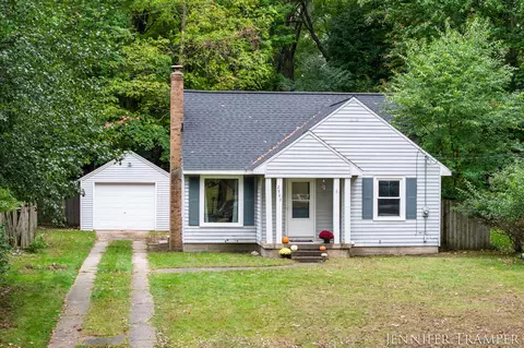 2907 Rosewood Ave SE, Grand Rapids, MI 49508