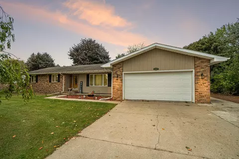 112 Surrey Rd, Saint Louis, MI 48880