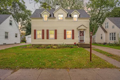 138 W 22nd St, Holland, MI 49423