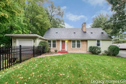 2940 Kalamazoo Ave SE, Grand Rapids, MI 49508