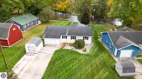 4078 S Riverview Dr, Hesperia, MI 49421