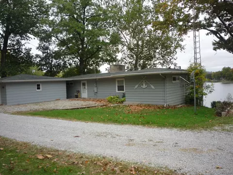 828 Shawnee Beach Rd, Bronson, MI 49028