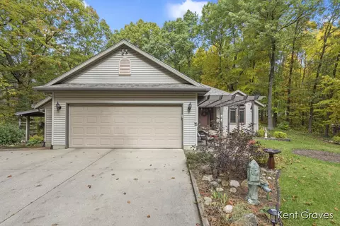 4611 Wood Valley Ct NE, Rockford, MI 49341