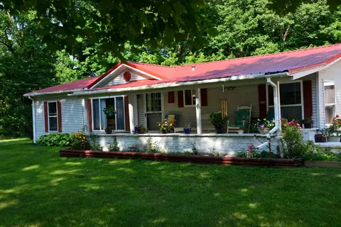 54269 Wilbur Rd, Three Rivers, MI 49093