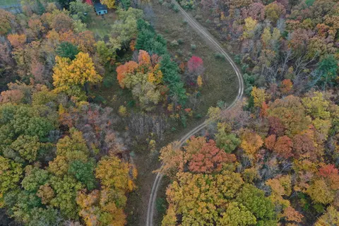 6 Meadowood Ln, Lakeside, MI 49116