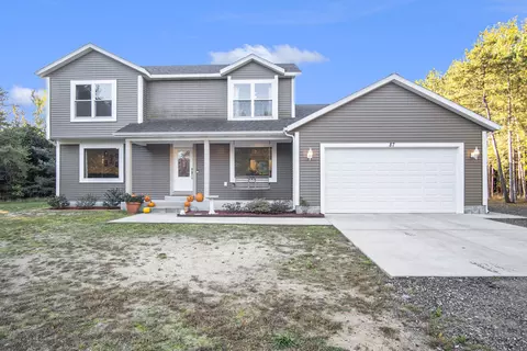 87 W Sternberg Rd, Norton Shores, MI 49441