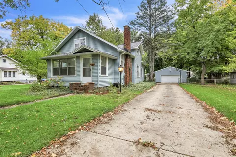 2316 Brook Dr, Kalamazoo, MI 49048