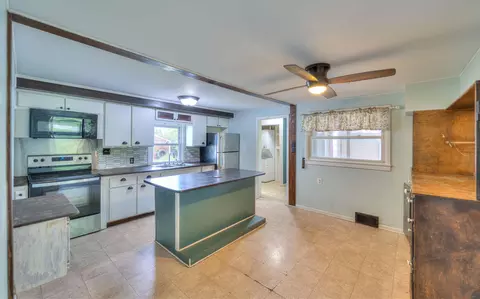 2995 S Meridian Rd, Jackson, MI 49203 photo 6