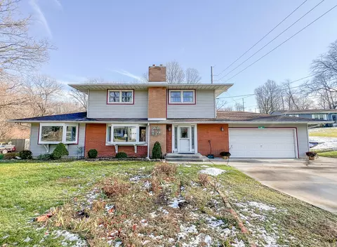 505 Woodland Dr, Buchanan, MI 49107