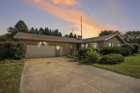 4381 Hart Dr, St. Joseph, MI 49085