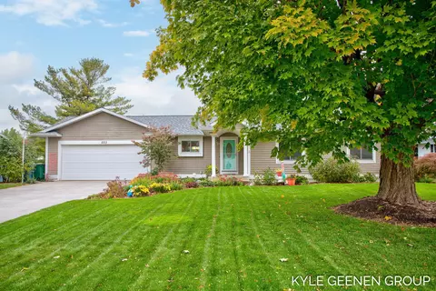 223 Sunnyview Dr SW, Grandville, MI 49418