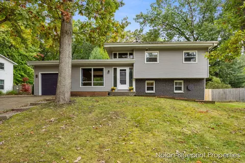 2154 Holliday Dr SW, Wyoming, MI 49519