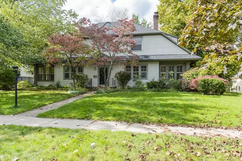 2330 Glenwood Dr, Kalamazoo, MI 49008
