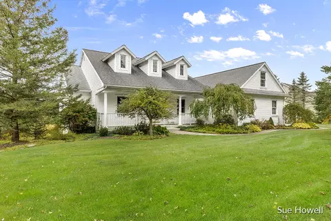10133 Serenity Shores Dr NE, Rockford, MI 49341