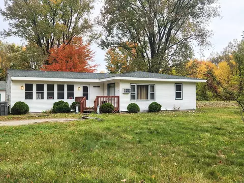 13031 Apple Dr, Nunica, MI 49448