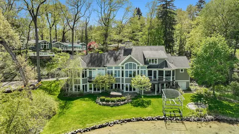 1469 W Gull Lake Dr, Richland, MI 49083