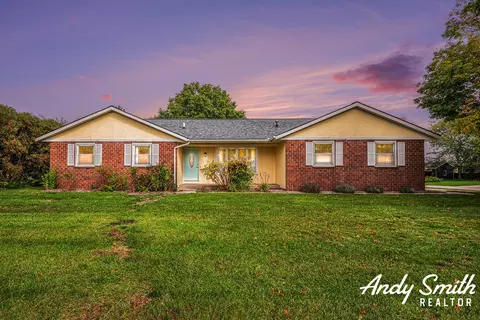 2624 Floral Dr, Zeeland, MI 49464