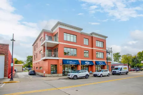 414 Eagle St #204, South Haven, MI 49090