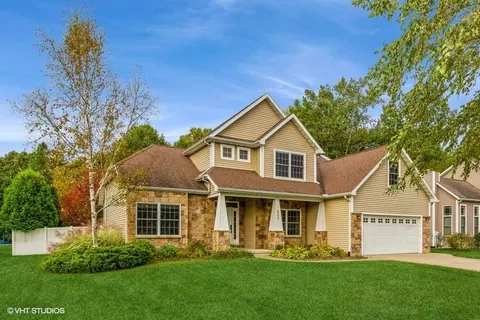 5984 Longhorn Trl, Stevensville, MI 49127