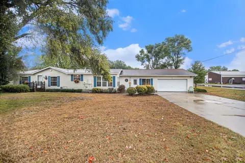 906 Monona Dr, Ludington, MI 49431