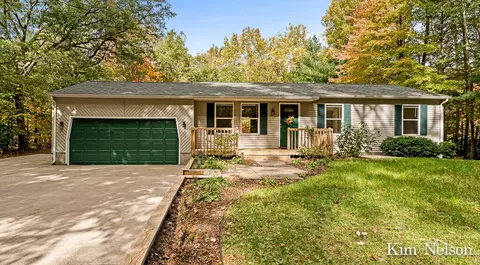 3864 W River Rd, Muskegon, MI 49445