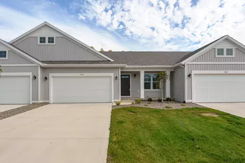1544 N Village Cir, Kalamazoo, MI 49009