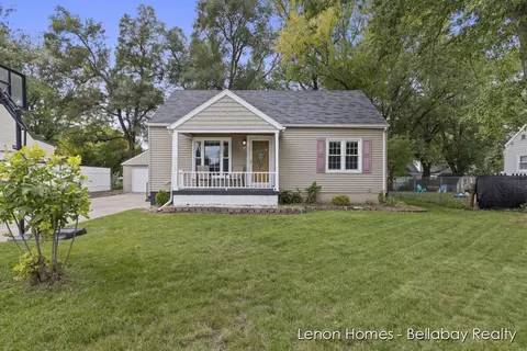5119 Heyboer Ave SE, Kentwood, MI 49548