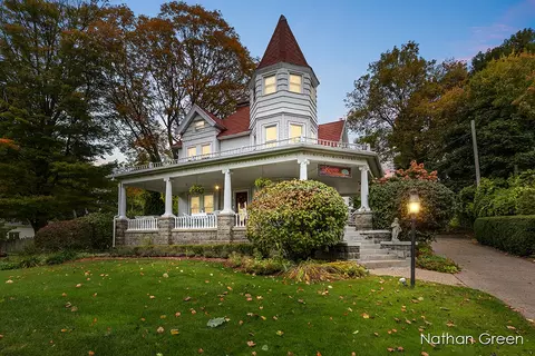 626 W Main St, Fennville, MI 49408