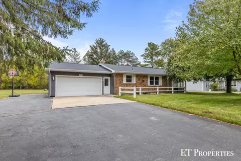 321 S Sunset St, Plainwell, MI 49080 photo 7