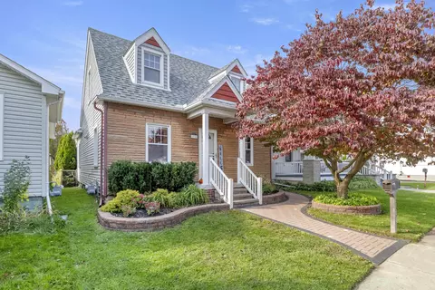 1034 5th St, Wyandotte, MI 48192