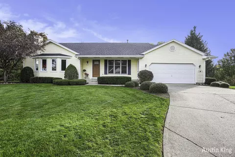831 E Crownpointe Ct SW, Byron Center, MI 49315