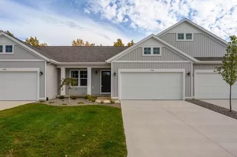1546 N Village Cir, Kalamazoo, MI 49009