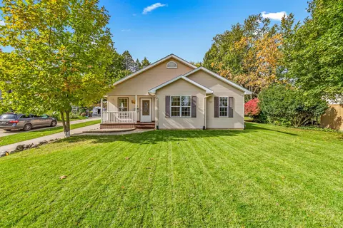 62 Charles St, Hillsdale, MI 49242