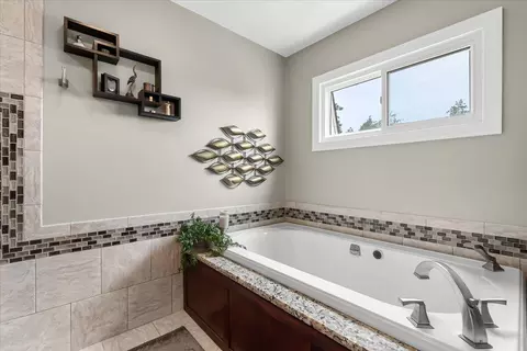 5065 Pine Dr, Jackson, MI 49201 photo 22