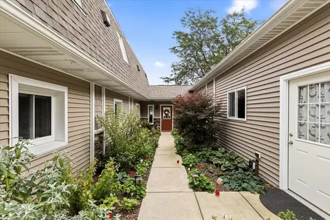 5065 Pine Dr, Jackson, MI 49201 photo 2