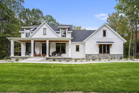 7027 Pebble Lane Ln, Fennville, MI 49408