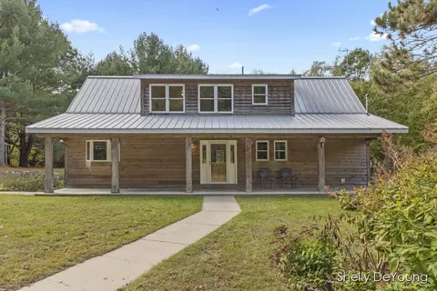 7455 Blakely Dr NE, Rockford, MI 49341