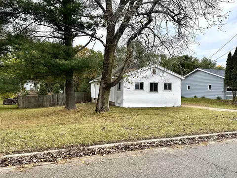 808 N Bridge St, Belding, MI 48809 photo 2