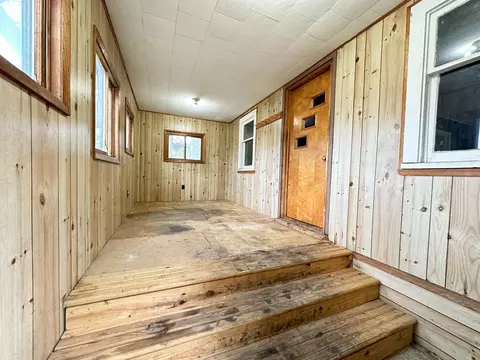 808 N Bridge St, Belding, MI 48809 photo 3