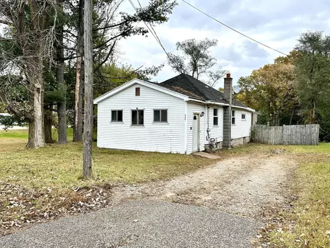 808 N Bridge St, Belding, MI 48809