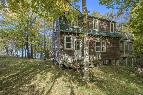 6918 Lakeshore Rd, Manistee, MI 49660
