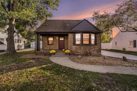 136 W 32nd St, Holland, MI 49423