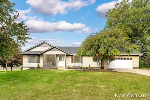 2671 Falcon Dr, Jenison, MI 49428